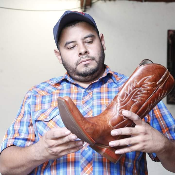 "Mi sueño es crecer con mi propia marca: Calzado Lorente"